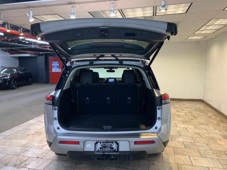 Vehicle image 48 of 64