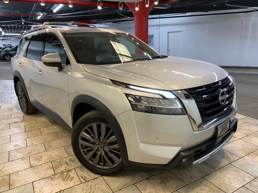 Vehicle image 4 of 64