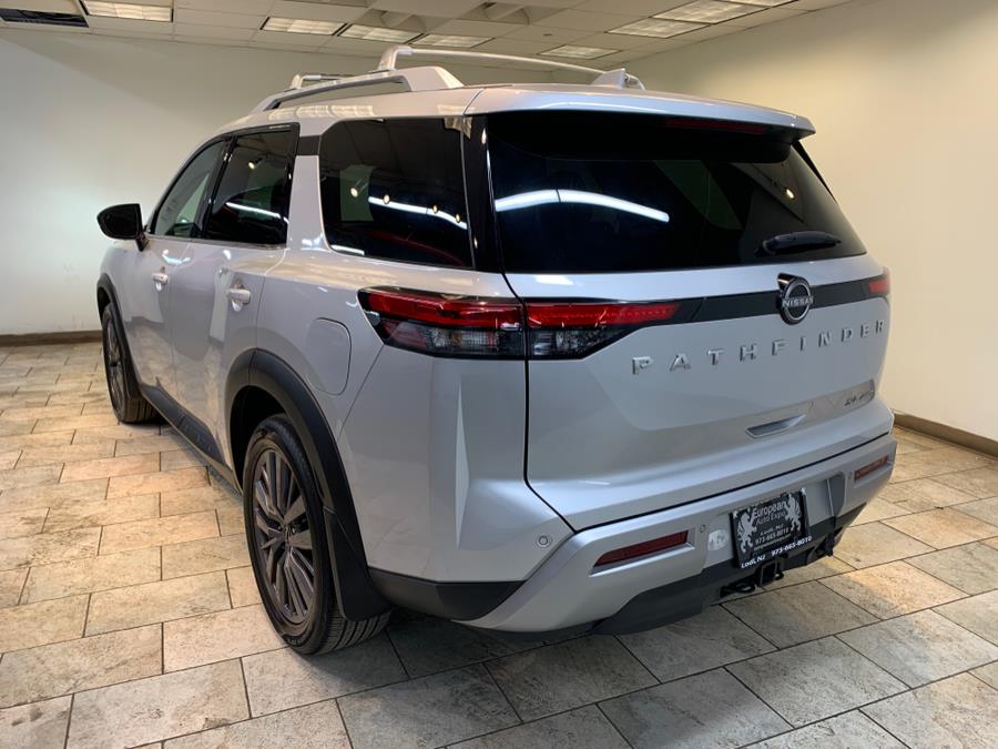 Vehicle image 7 of 64