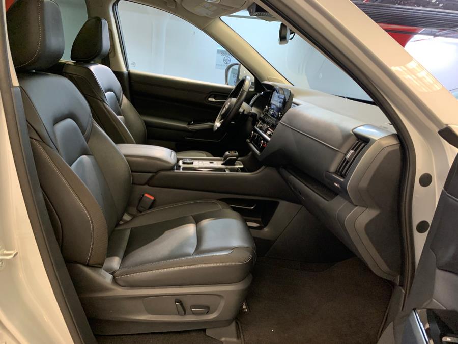 Vehicle image 60 of 64