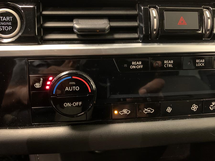 Vehicle image 33 of 64