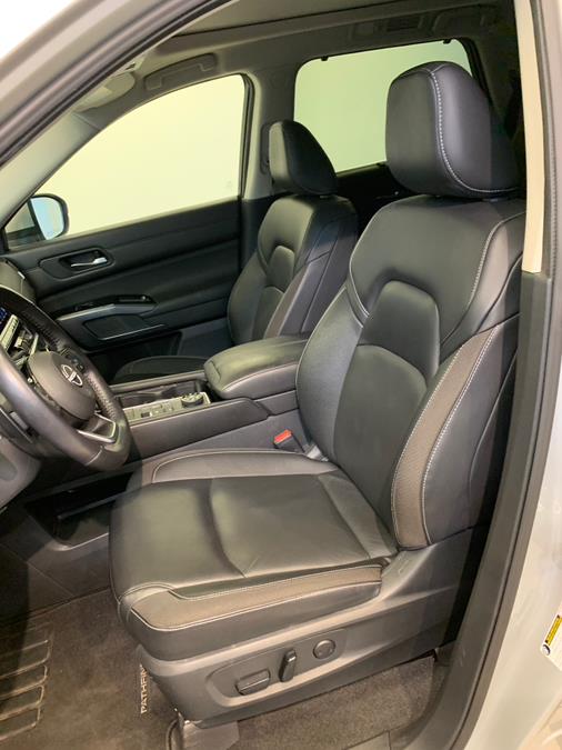 Vehicle image 18 of 64