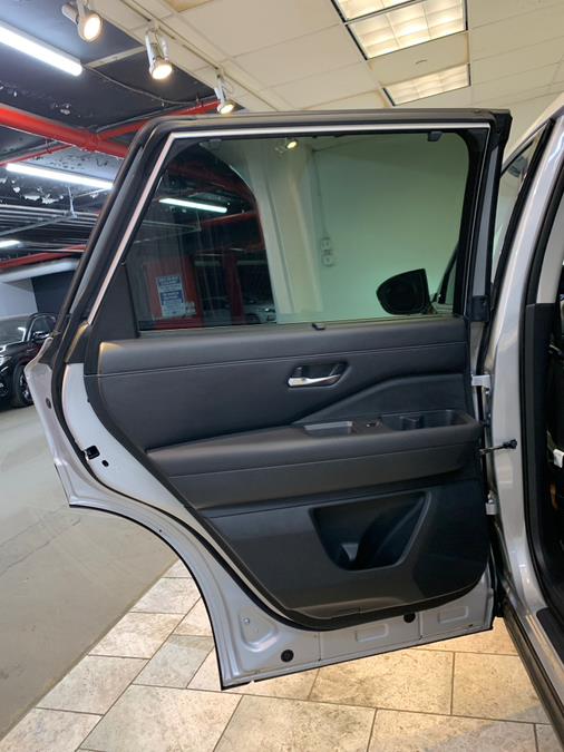 Vehicle image 40 of 64