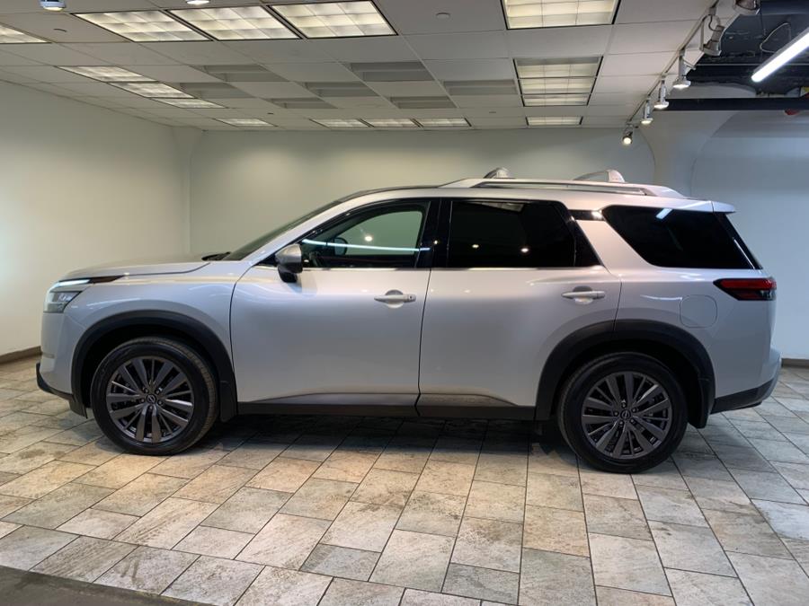 Vehicle image 8 of 64