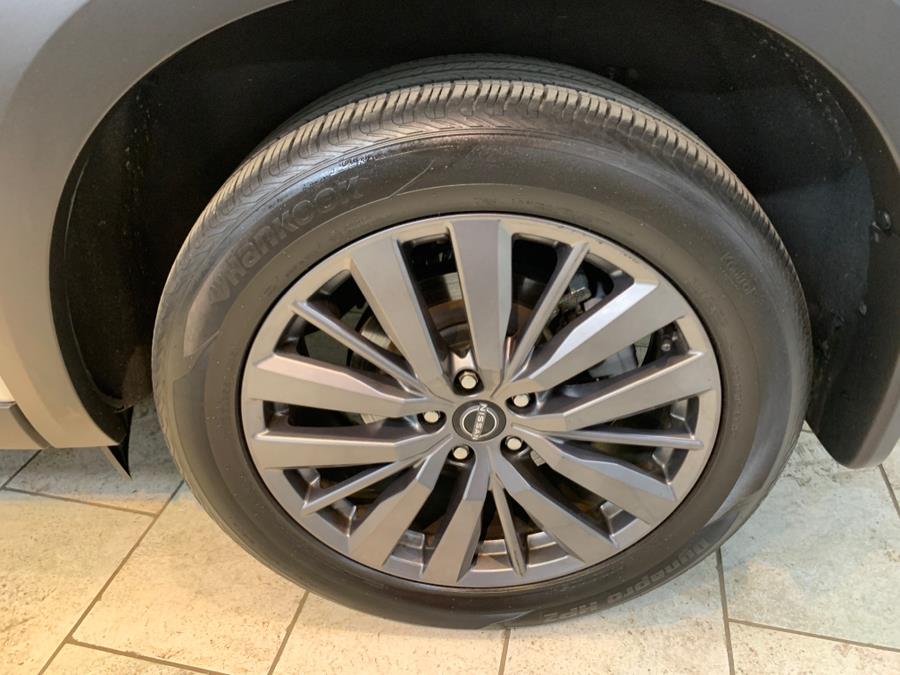 Vehicle image 12 of 64