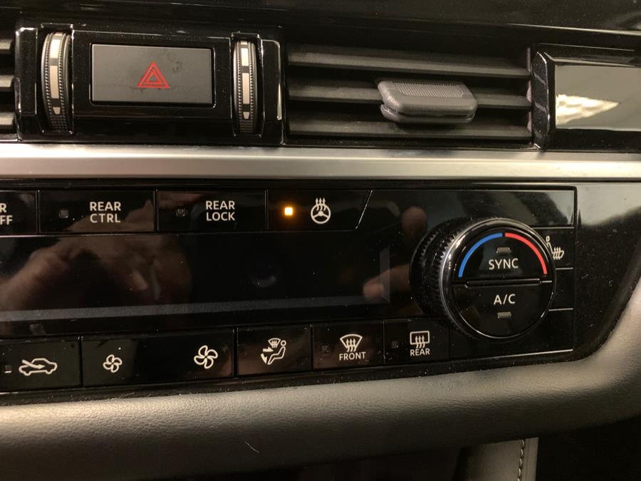 Vehicle image 34 of 64