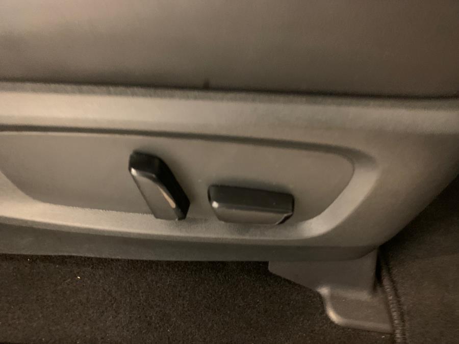 Vehicle image 61 of 64