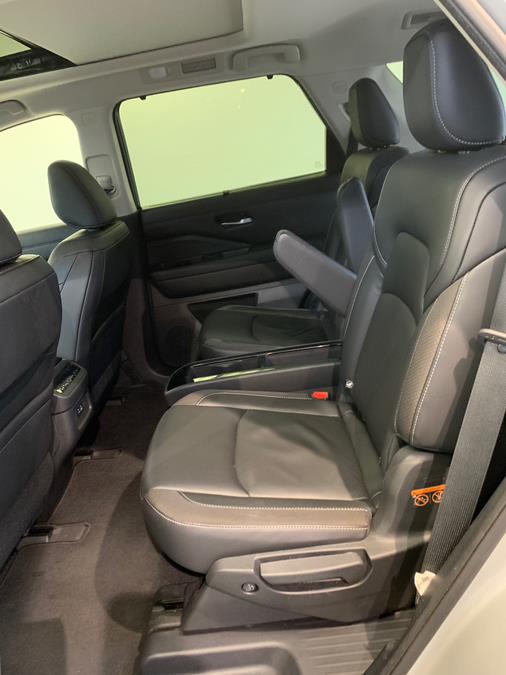 Vehicle image 43 of 64