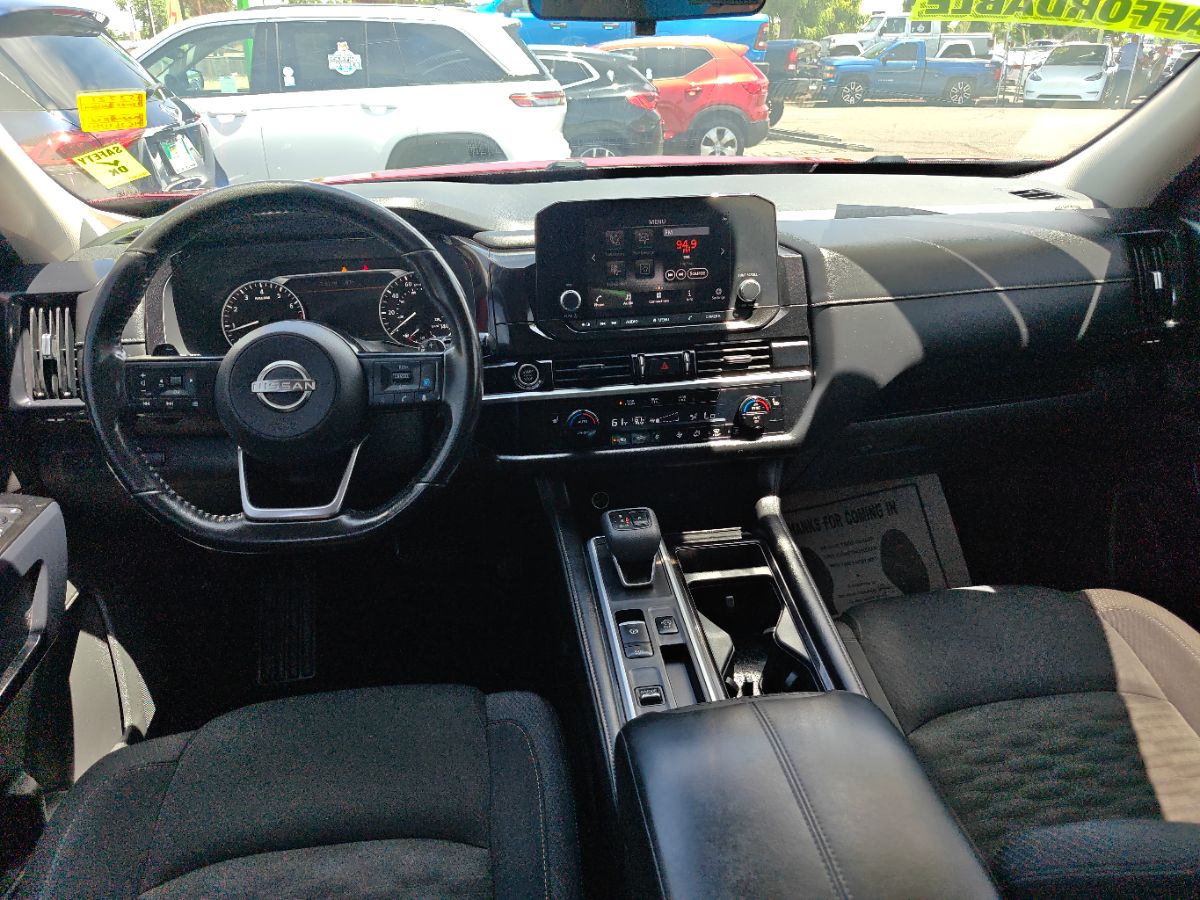 Vehicle image 20 of 33
