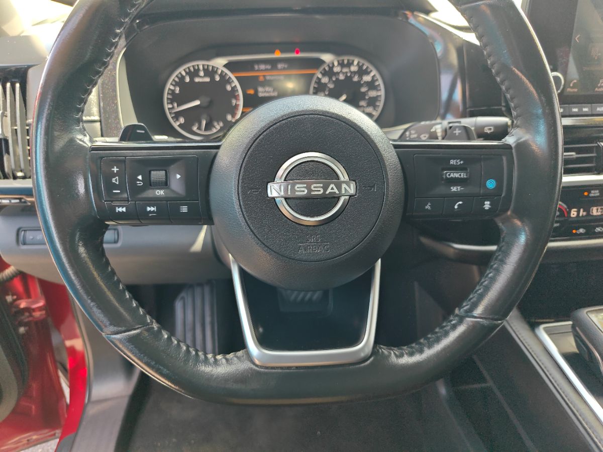 Vehicle image 28 of 33