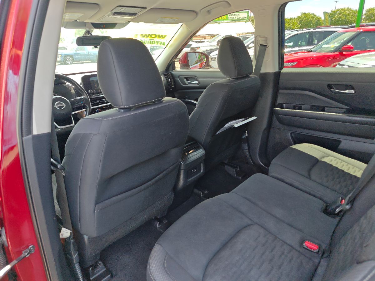 Vehicle image 18 of 33