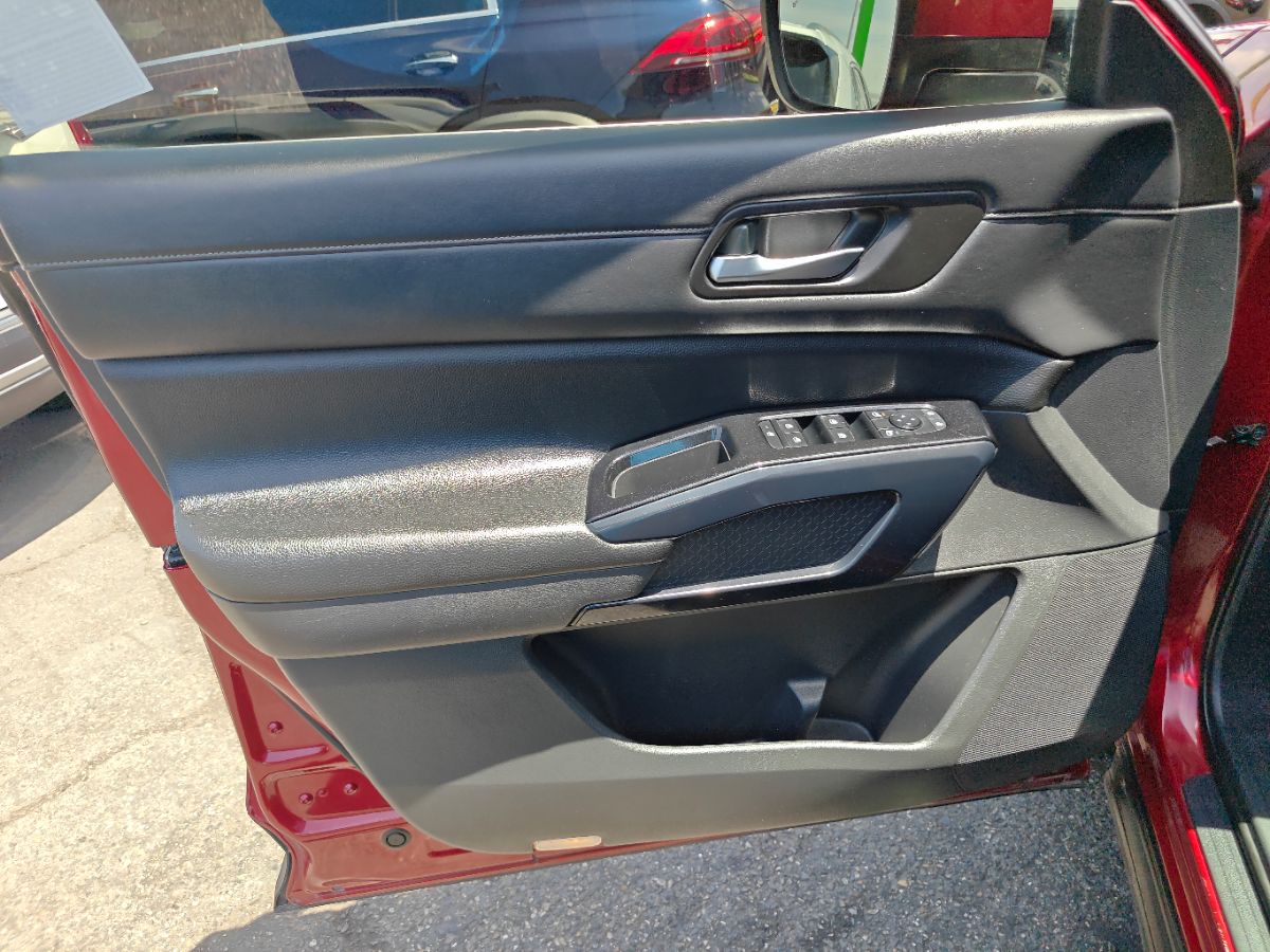 Vehicle image 22 of 33
