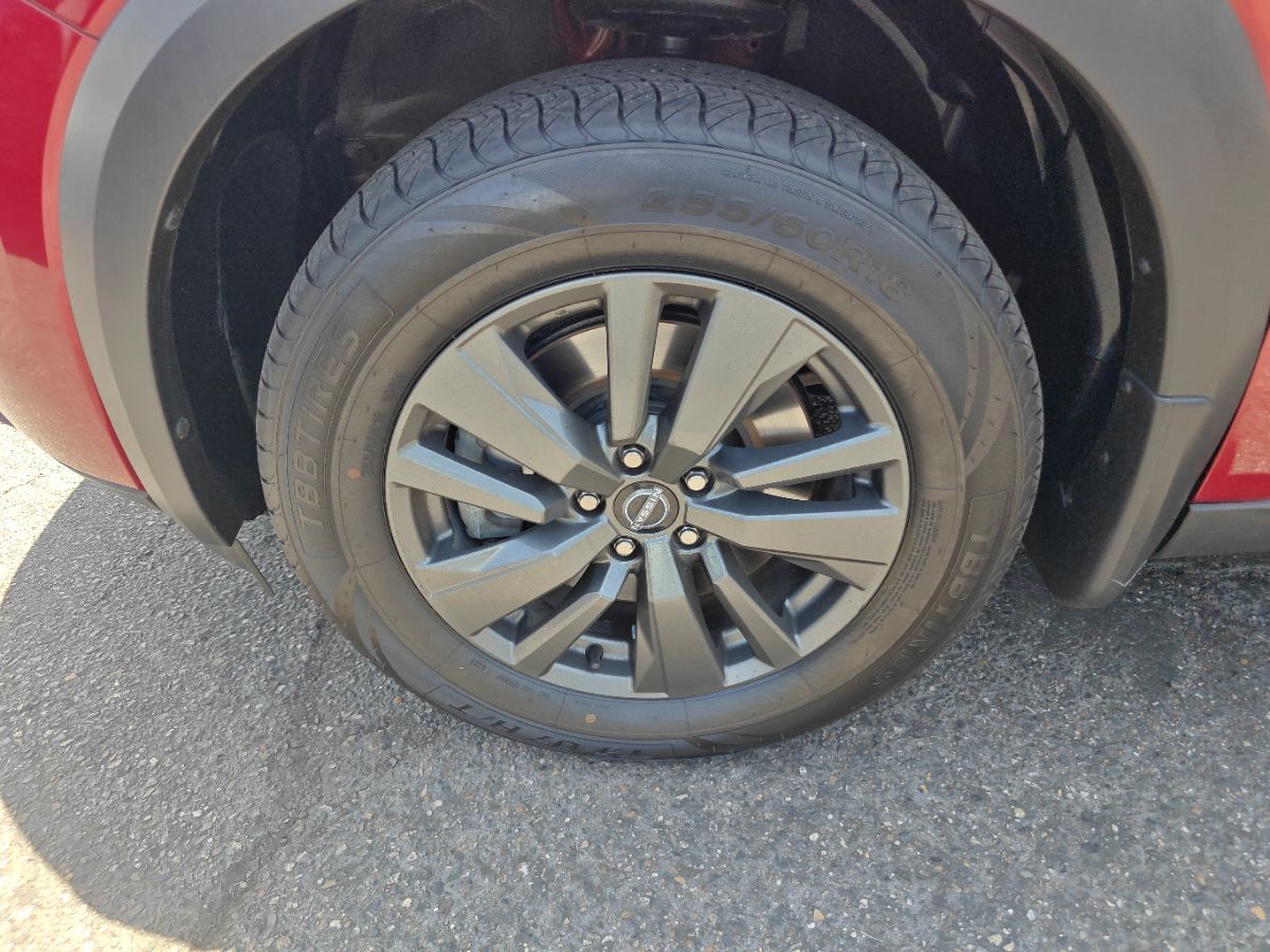 Vehicle image 15 of 33