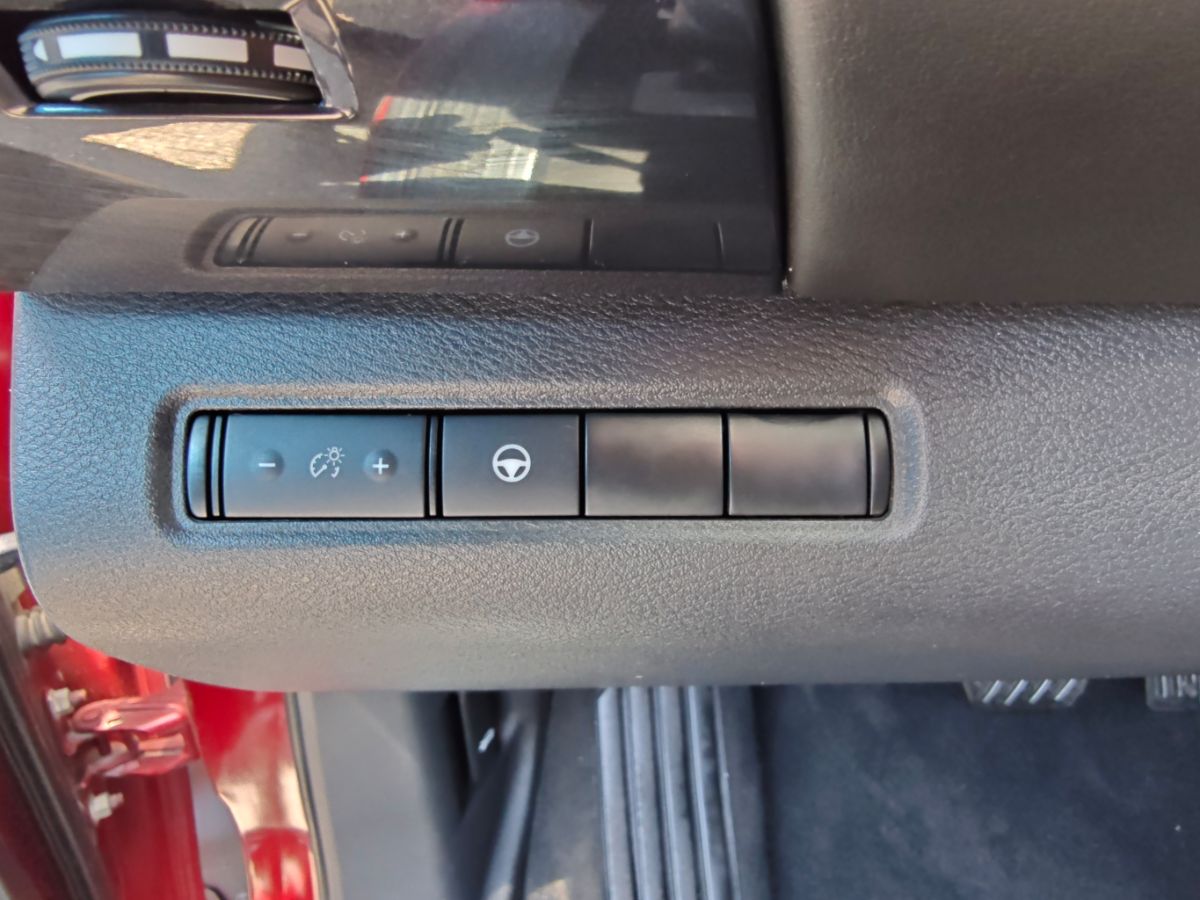 Vehicle image 25 of 33