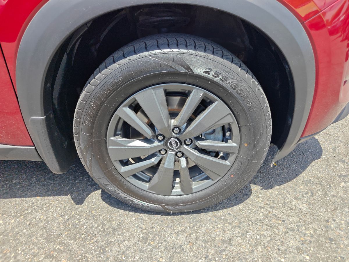 Vehicle image 10 of 33