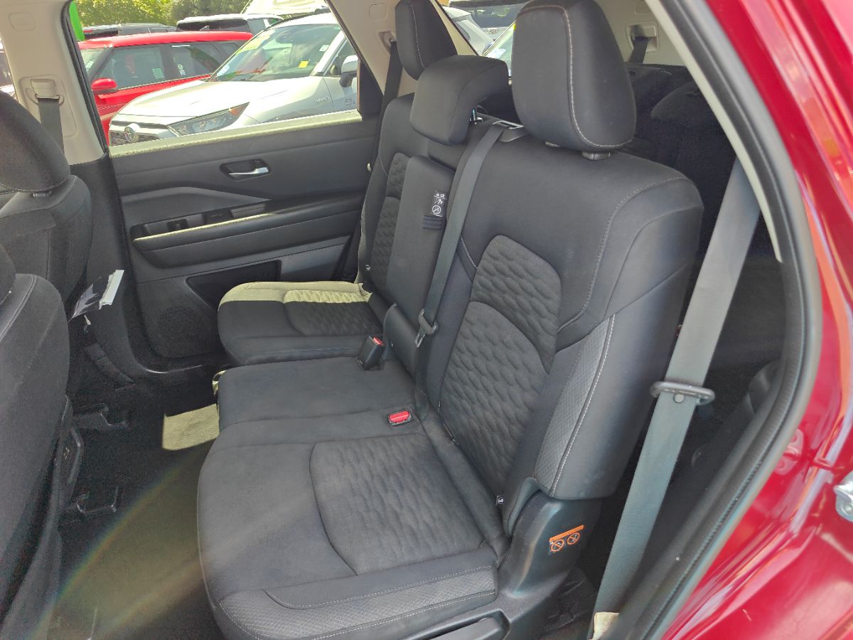 Vehicle image 17 of 33