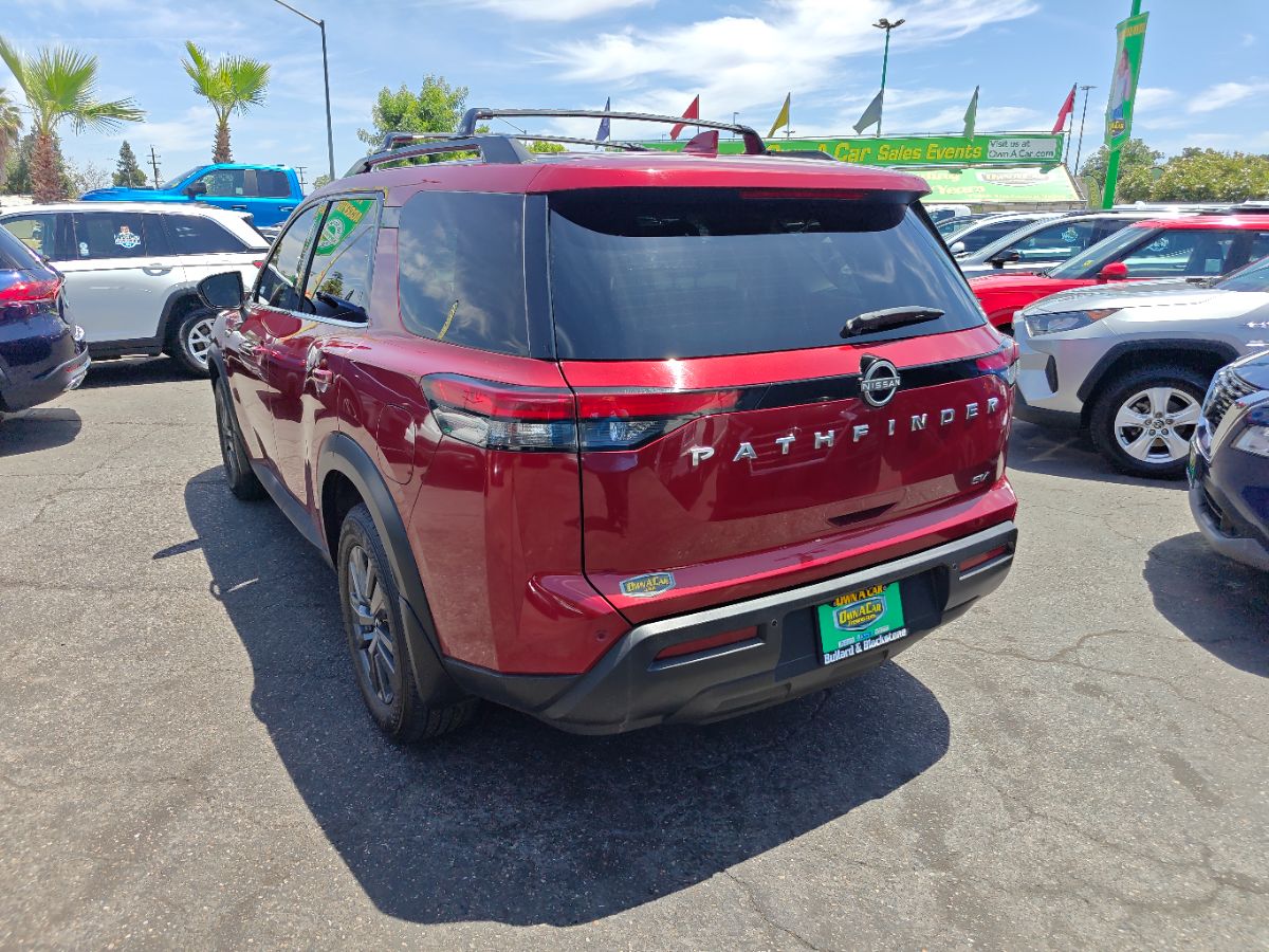 Vehicle image 8 of 33