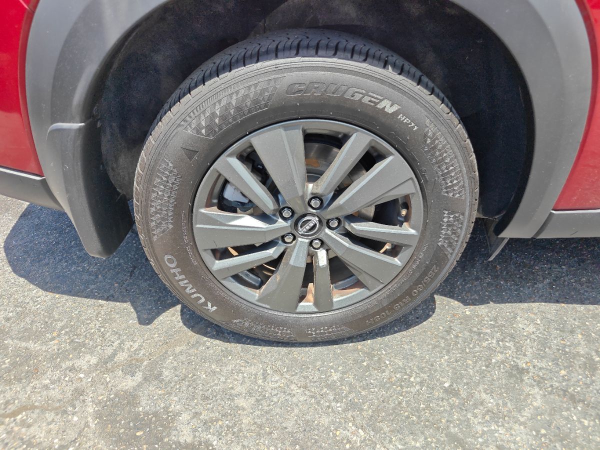 Vehicle image 11 of 33