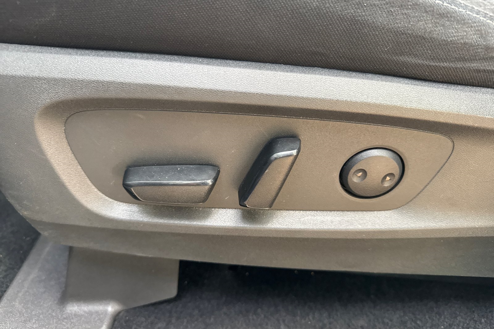 Vehicle image 13 of 58