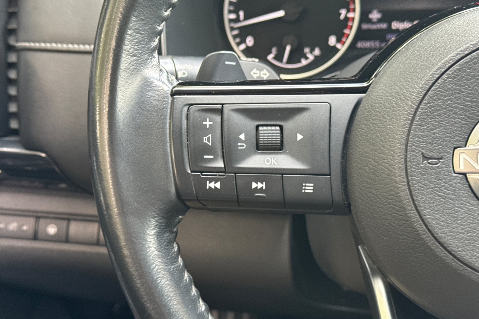 Vehicle image 37 of 58