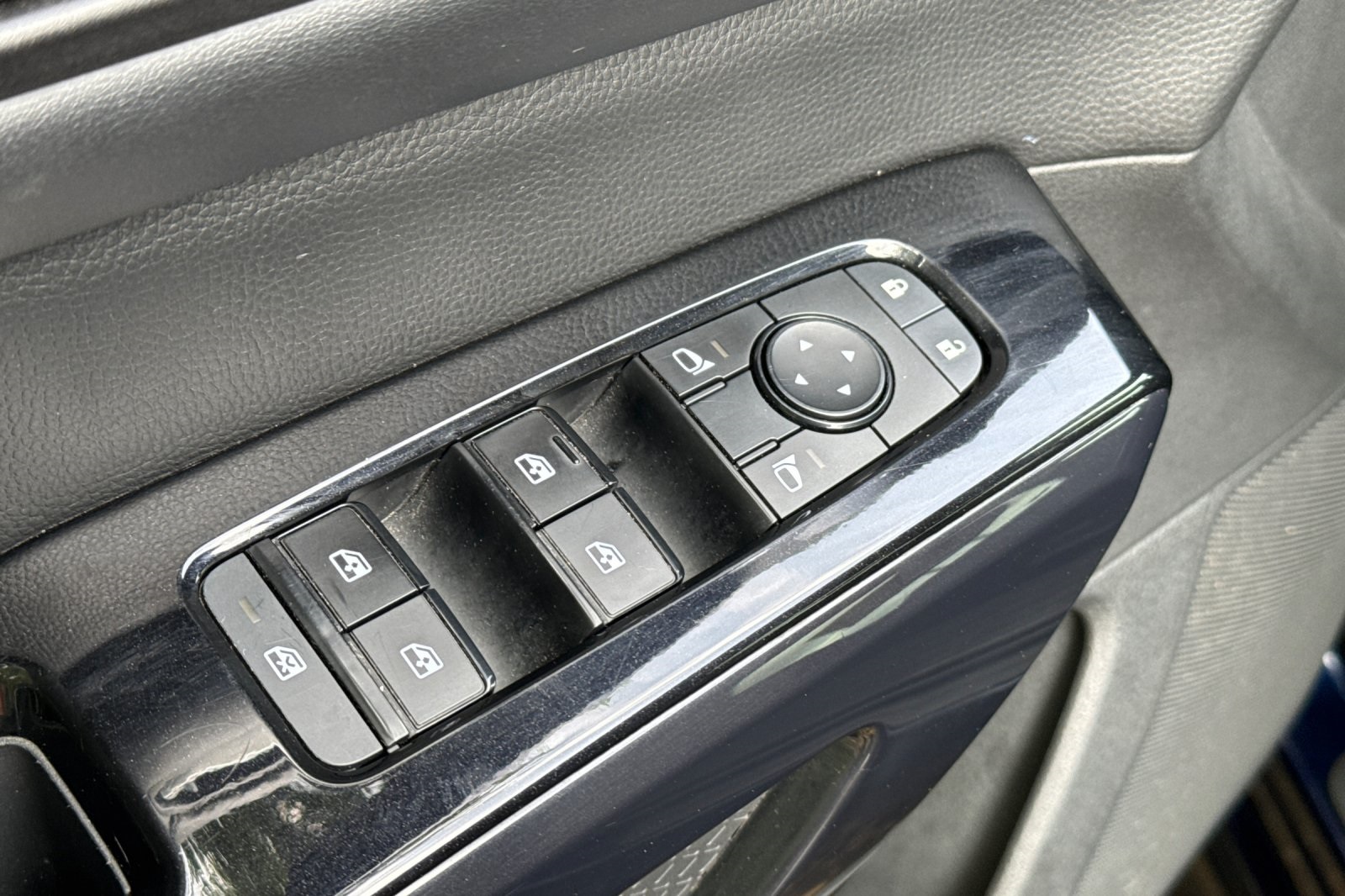 Vehicle image 12 of 58