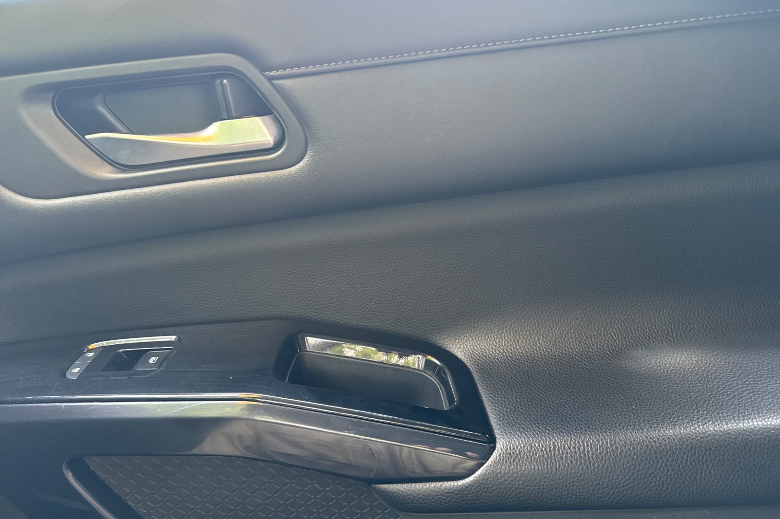 Vehicle image 21 of 58