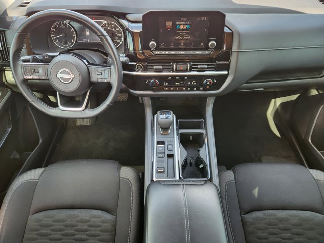 Vehicle image 14 of 31