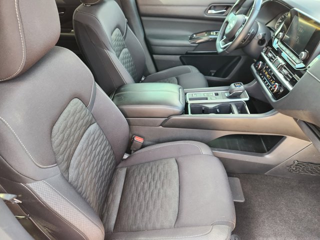 Vehicle image 12 of 31