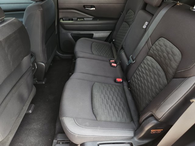 Vehicle image 13 of 31