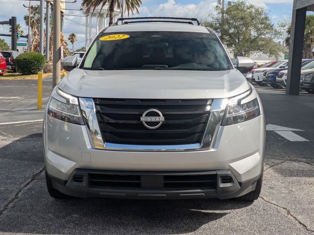2022 Nissan Pathfinder SV Image 2 of 33