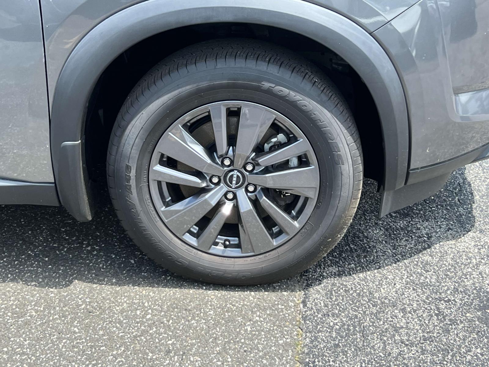 Vehicle image 6 of 36