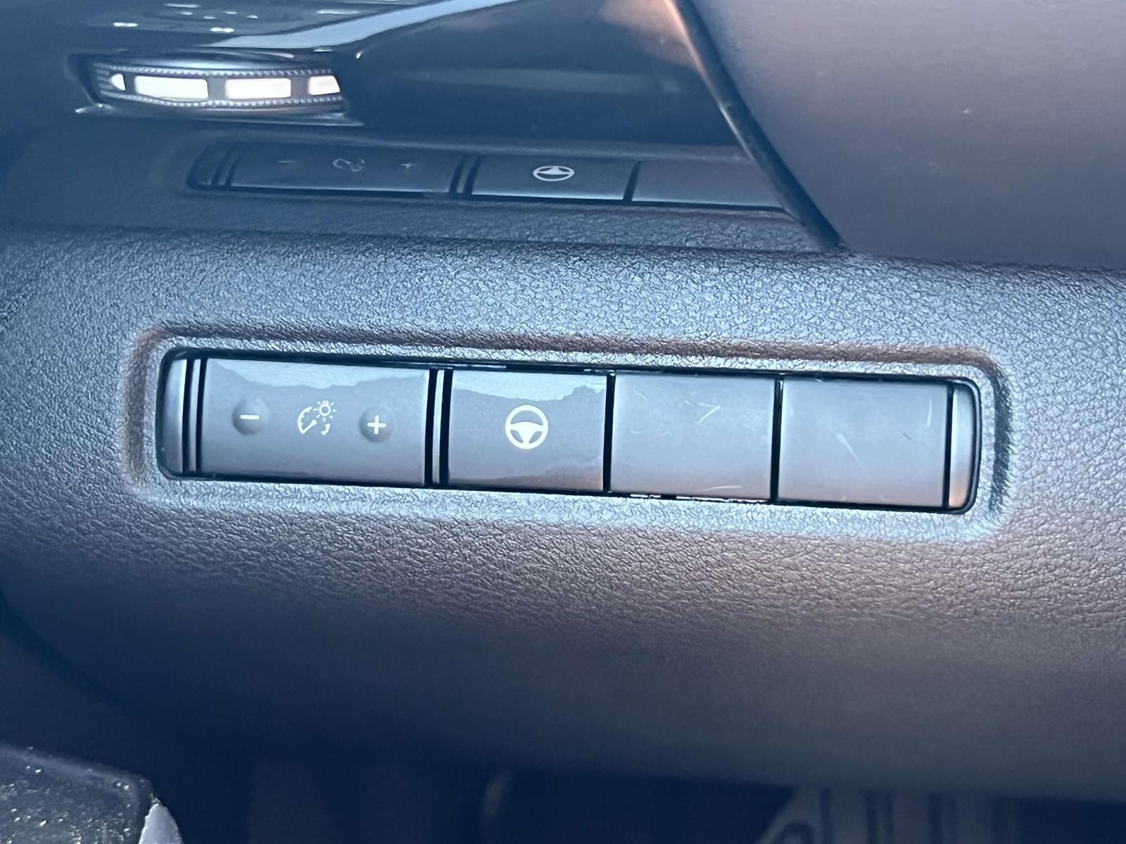 Vehicle image 21 of 36