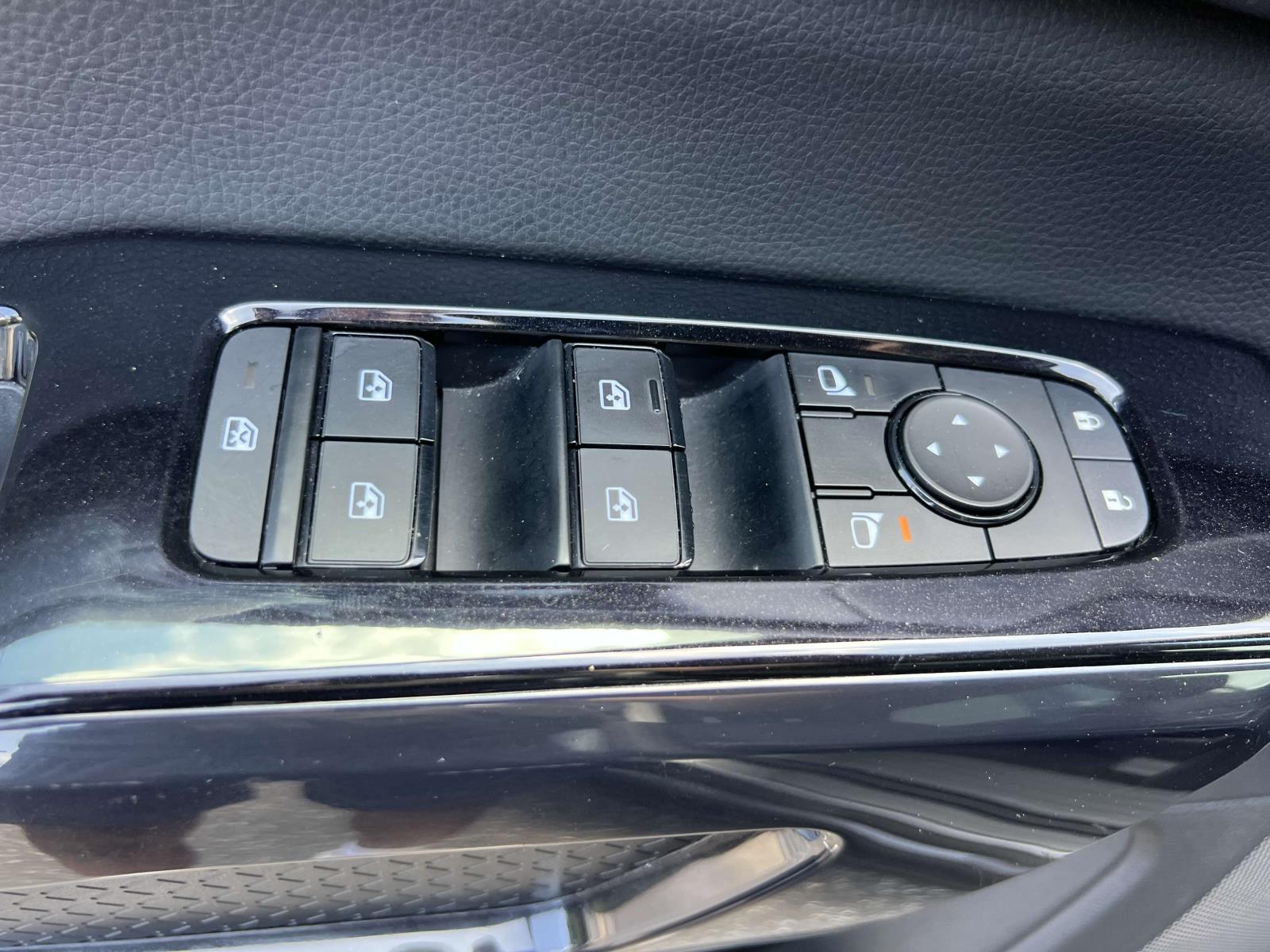 Vehicle image 26 of 36
