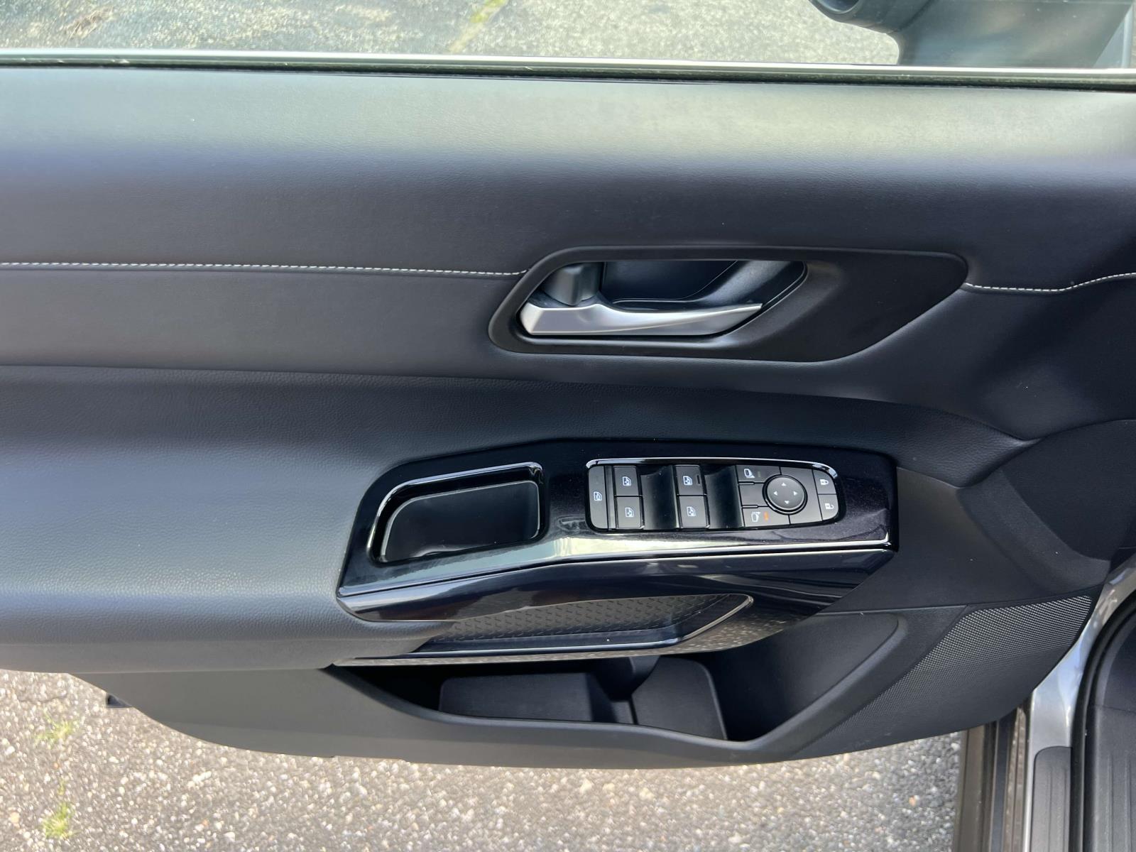 Vehicle image 19 of 36