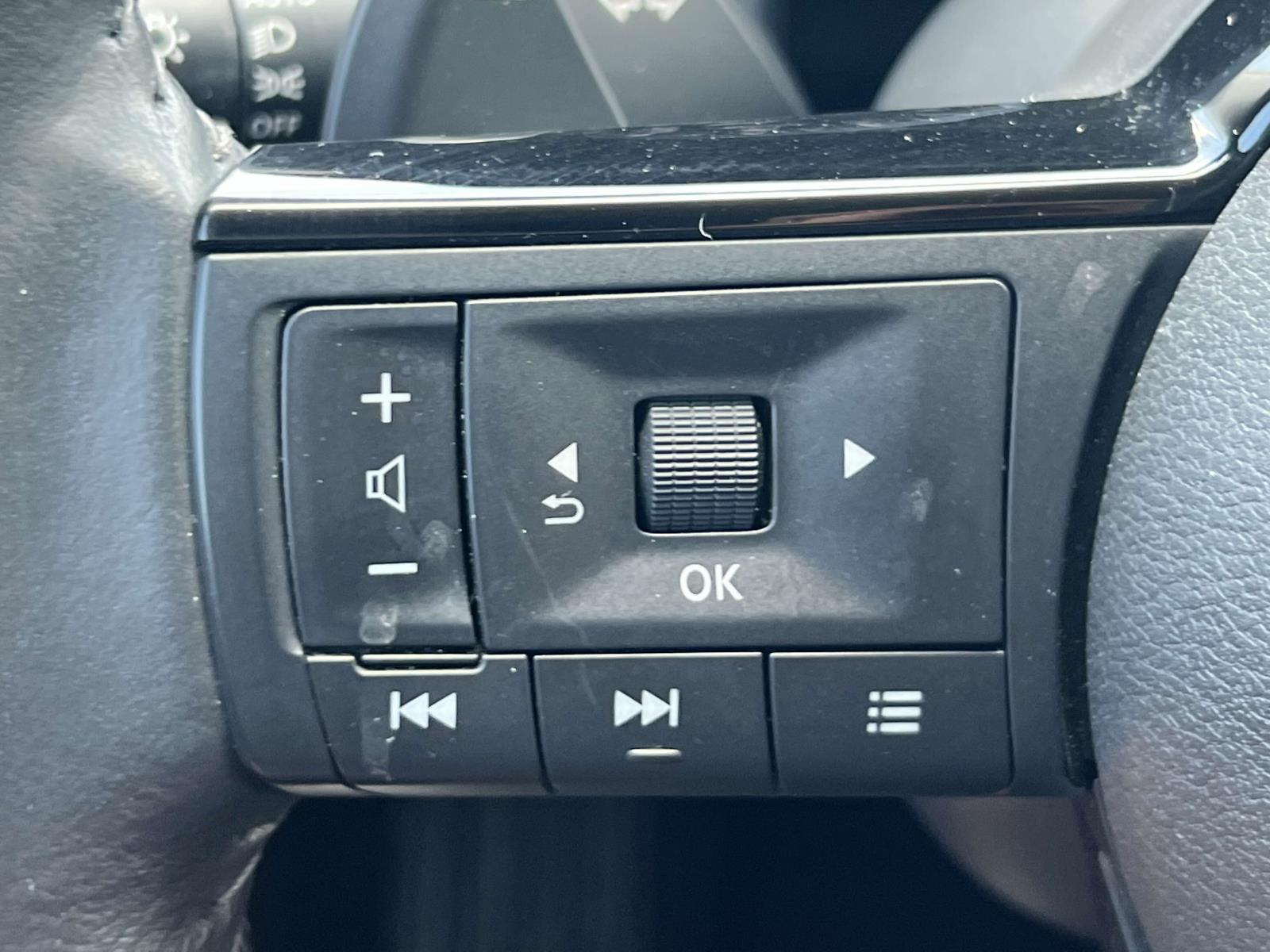 Vehicle image 22 of 36