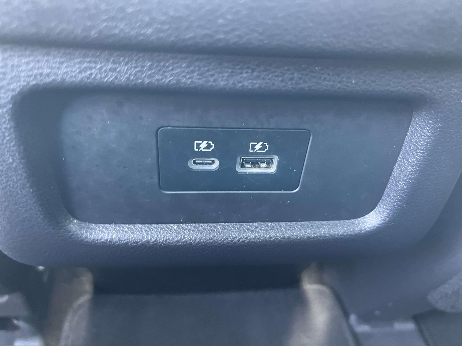 Vehicle image 33 of 36