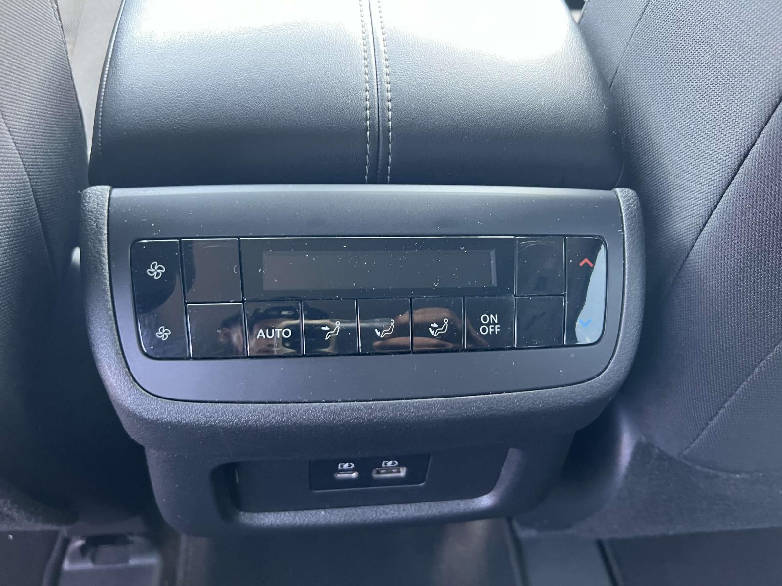 Vehicle image 24 of 36