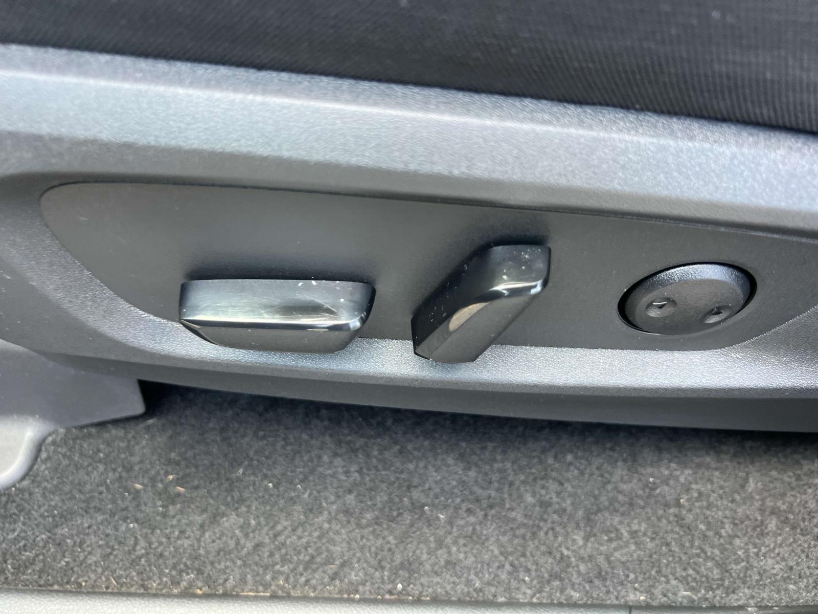 Vehicle image 29 of 36