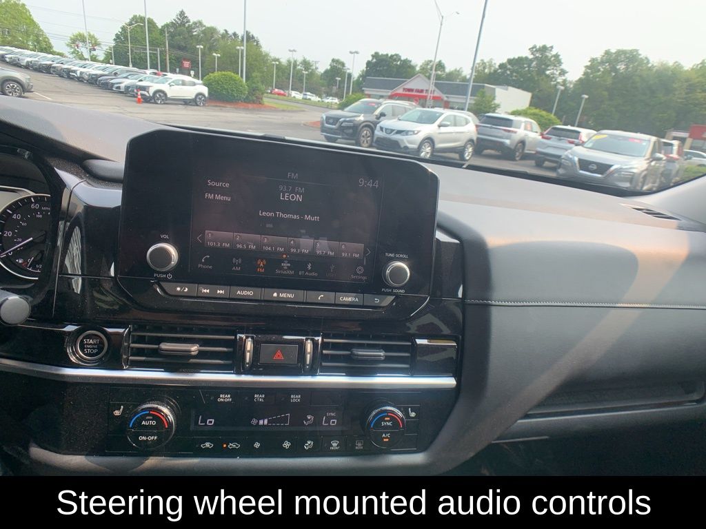 Vehicle image 32 of 36