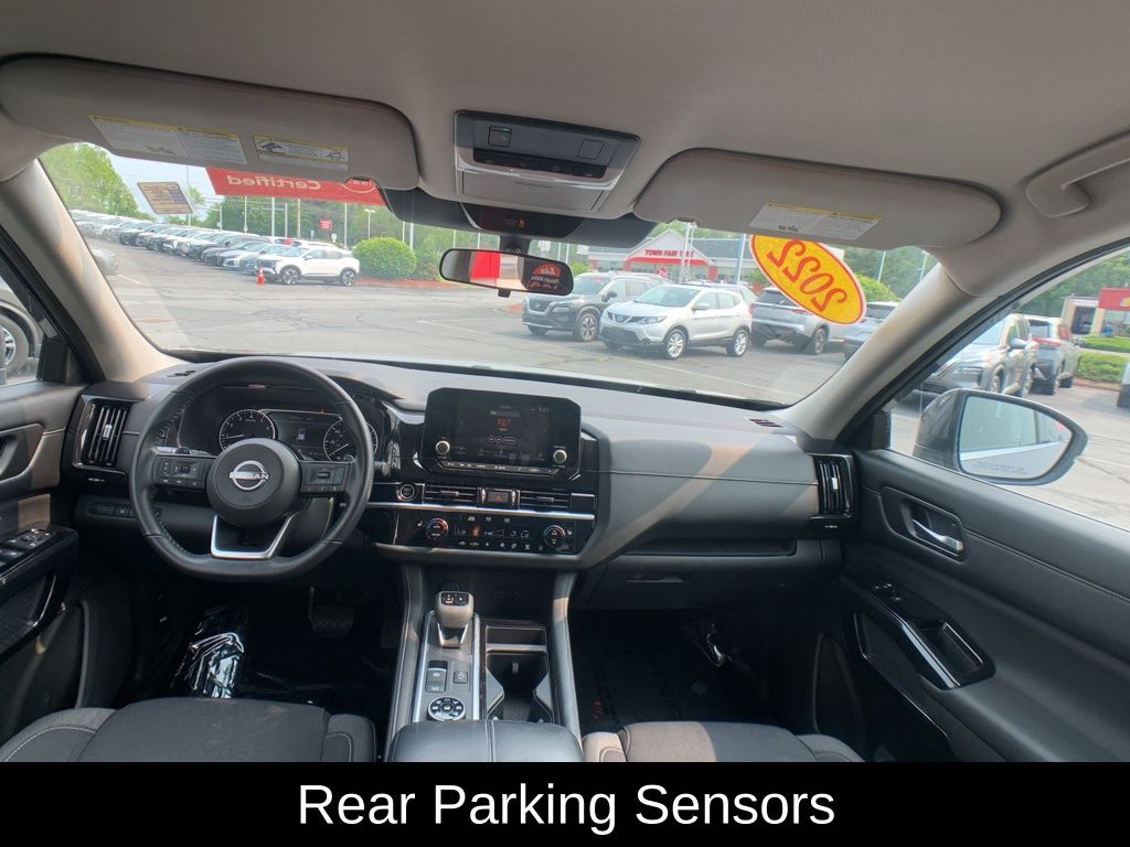Vehicle image 18 of 36