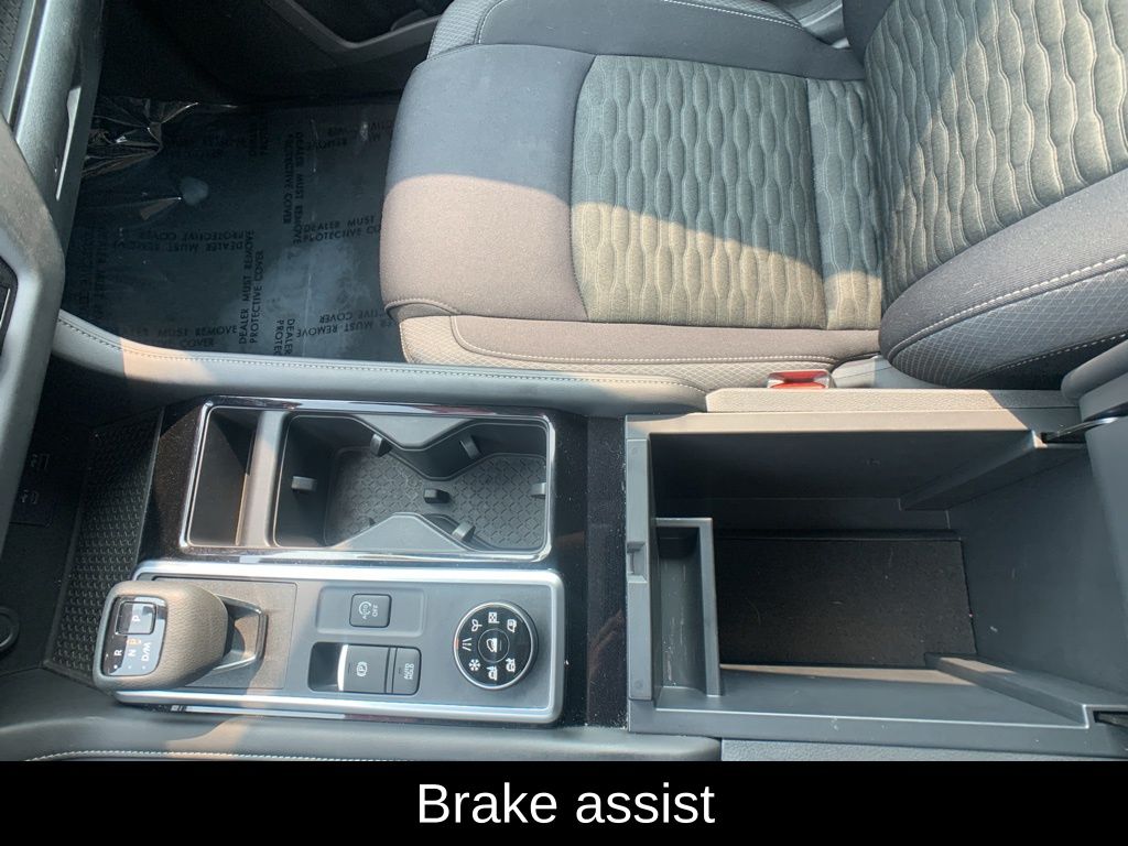 Vehicle image 33 of 36