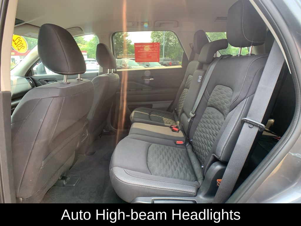 Vehicle image 17 of 36