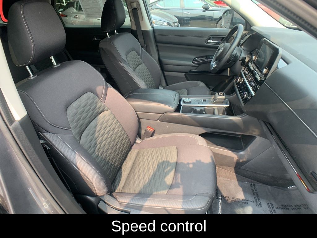 Vehicle image 16 of 36