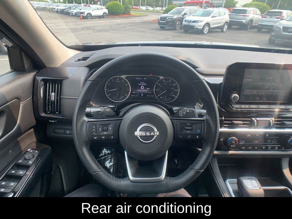 Vehicle image 19 of 36