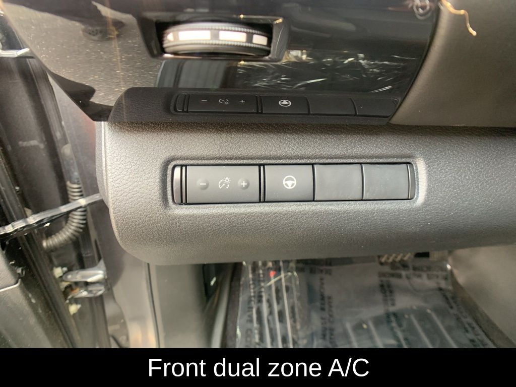 Vehicle image 31 of 36