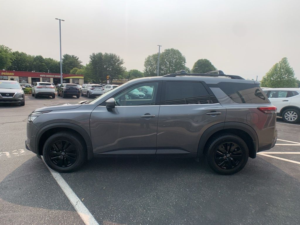 Vehicle image 8 of 36