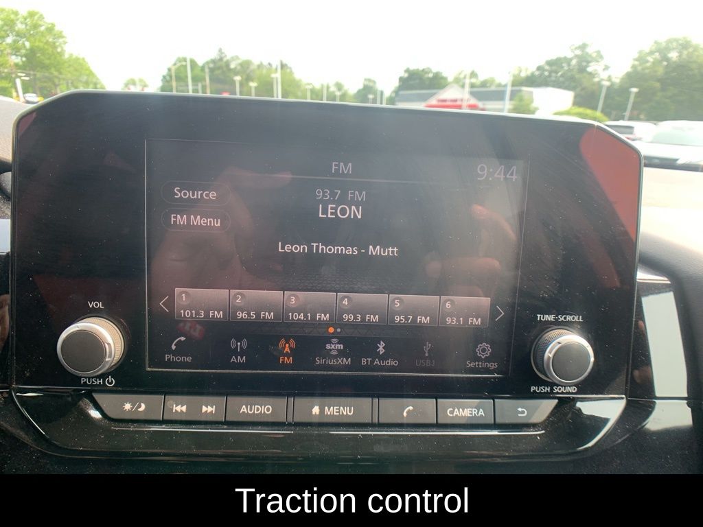 Vehicle image 21 of 36