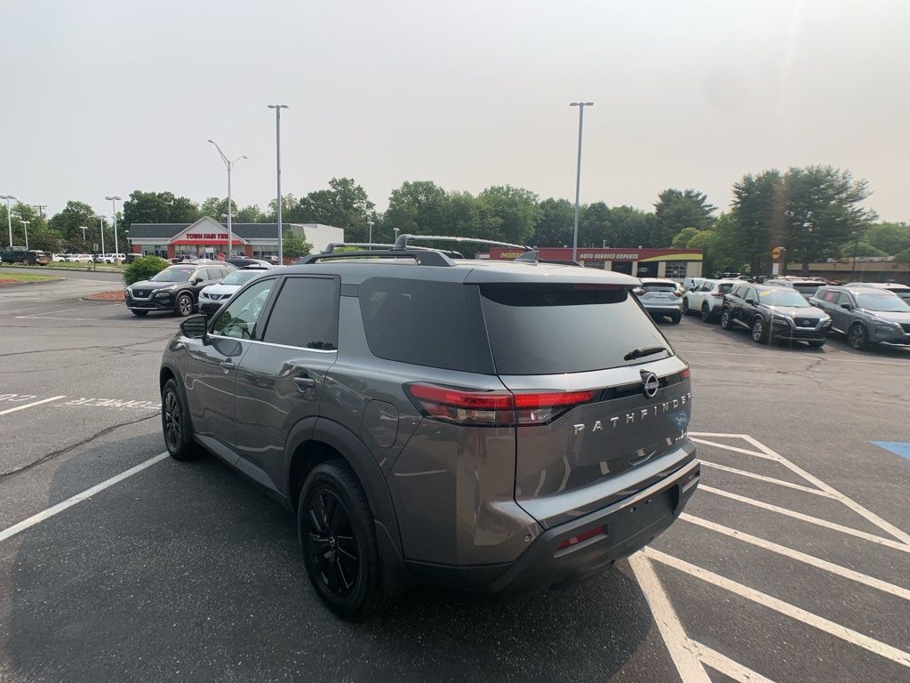 Vehicle image 7 of 36