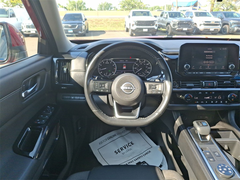 Vehicle image 15 of 24