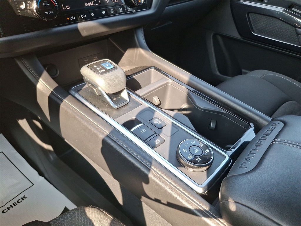Vehicle image 19 of 24